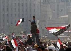 Mısır'da ordu, saray önündeki çatışmalara el koydu