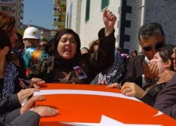 Şehit polisler gözyaşlarıyla uğurlanıyor