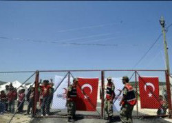 Türkiye'ye kaçan siviller öldürüldü