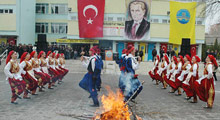 İstiklal Caddesi'nde nevruz ateşi yaktılar