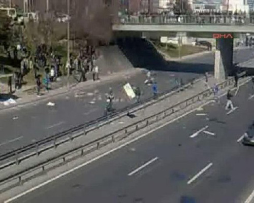 Göstericiler E-5'e İnip Yolu Kesti!