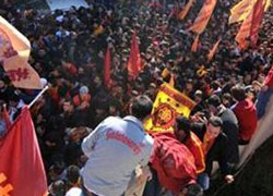 Galatasaraylı taraftalar Florya'yı şölen alanına çevirdi