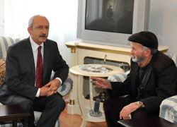 Kılıçdaroğlu, 4 şehidin evine taziye ziyaretinde bulundu