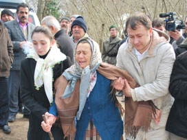Şehit binbaşının evine ateş düştü