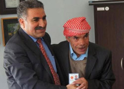 60 yaşında kimlik sahibi oldu