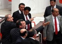 TBMM'de 'terbiyesiz' kavgası