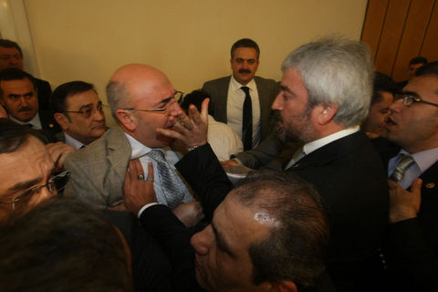 4+4+4 yüksek gerilimle kabul edildi