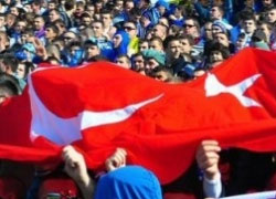 Maçta Türk Bayrağı Açılınca Ortalık Karştı