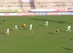 Kaleciyi 45 metreden avladı