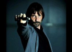 Sabıkalı başkomiser ailenin temeline dinamit koyuyor!