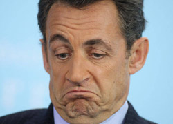 Seçim yaklaştıkça Sarkozy siliniyor