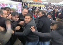 KAYMAKAMA TAŞLI SOPALI SALDIRI