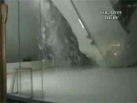 HOKEY SALONU GÖZLER ÖNÜNDE ÇÖKTÜ