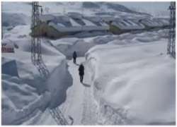 EVLER KARA GÖMÜLDÜ