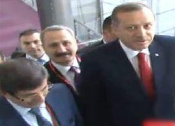 BAŞBAKAN'I GÜLDÜREN KAMERAMAN