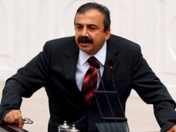BDP'Lİ ÖNDER MUHABİRLE FENA KAPIŞTI