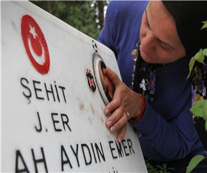 30 YILLIK EŞİNİ BOŞADI