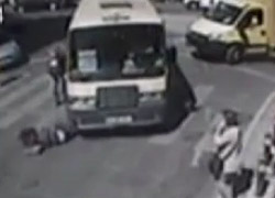 GENÇ KIZA ÖNCE ÇARPTI, SONRA EZDİ