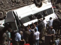 YARARLANAN MEHMETÇİĞE KÜRTÇE AĞITLARLA YARDIMA KOŞTULAR