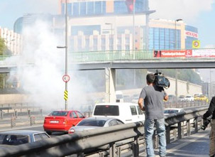BDP'LİLER METROBÜS YOLUNA BOMBA ATTI