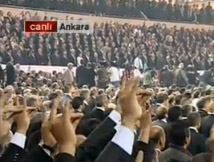 KURULTAYDA 'Tİ' SESİ İLE SAYGI DURUŞU