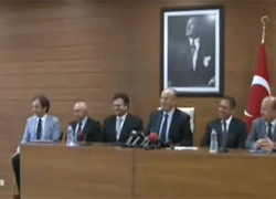 MÜDÜR SANDALYEDEN DÜŞÜNCE TOPBAŞ ESPRİYİ PATLATTI