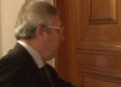 KAPININ 'AZİZ'LİĞİNE UĞRADI