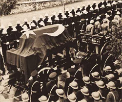 ATATÜRK'ÜN CENAZE NAMAZI NASIL KILINDI?