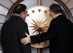 CUMHURBAŞKANLARI KAPIDA KALDI
