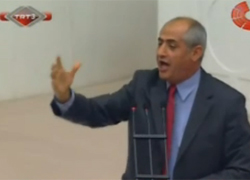 MECLİS KÜRSÜSÜNDE MARŞ OKUDU