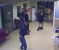Acil Serviste Pantolonsuz Kavga