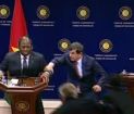 Bakan Canlı Yayında Bir Anda Bayıldı