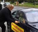 BMW’ye Kızdı, Otomobilini Parçaladı