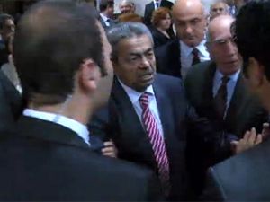 Kamer Genç'ten Haddini Aşan Tepki