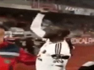 Tribünlere Tekbir Çektirdi!
