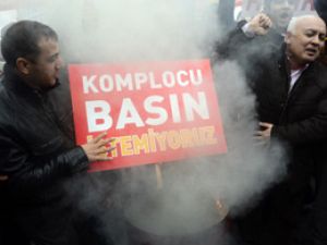 Zaman Gazetesi Önünde Protesto