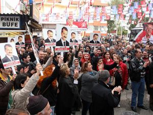 Partililer CHP İl Binasını İşgal Etti
