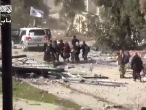 Humus Halkı BM Araçlarına Koştu!