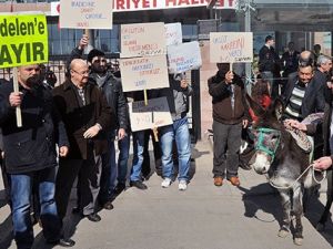 CHP Genel Merkezi Önünde Eşekli Protesto