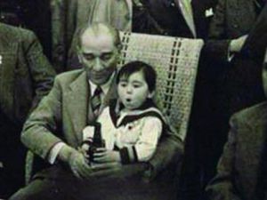 Ülkü Adatepe, Atatürk İle Fotoğraflarını Anlatırken