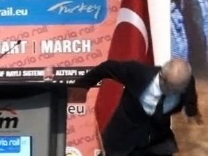 Bakan Elvan'ın Zor Anları