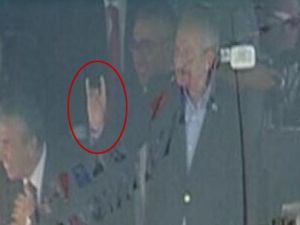 Kılıçdaroğlu Bozkurt İşareti Yaptı!