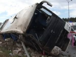 İstanbul’da Otobüs Devrildi
