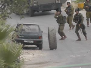 İsrail Askerlerinin Lastikle İmtihanı