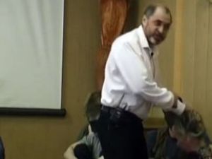 "Müritlerini Döverek Eğitiyor!"