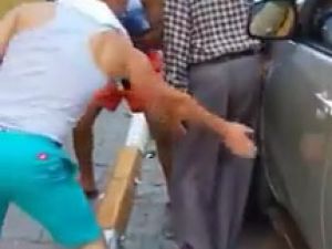 Yaşlı Dedeyi Taciz Eden Gençler Deşifre Oldu