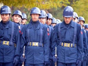 Asker Diyarbakır'ı İnletti