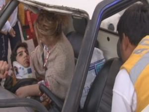 Çarpan Aracın İçindeki Kadının Kucağına Düştü