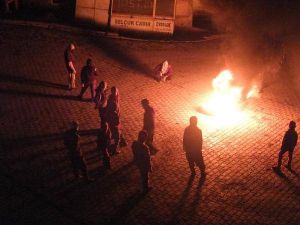 Hakkari'de Polise Molotoflu Saldırı