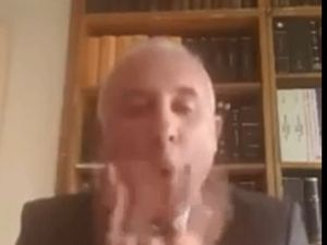 Ağzıyla Darbuka Gibi Ses Çıkaran Adam